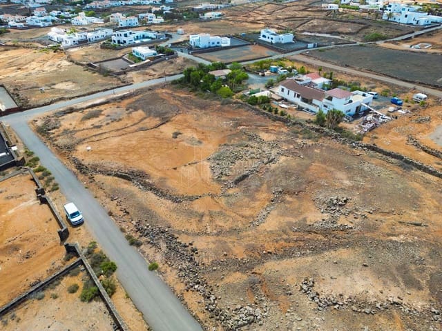 Terre non Aménagée à vendre à Villaverde, La Oliva - 210 000 € (Ref: 9202231)