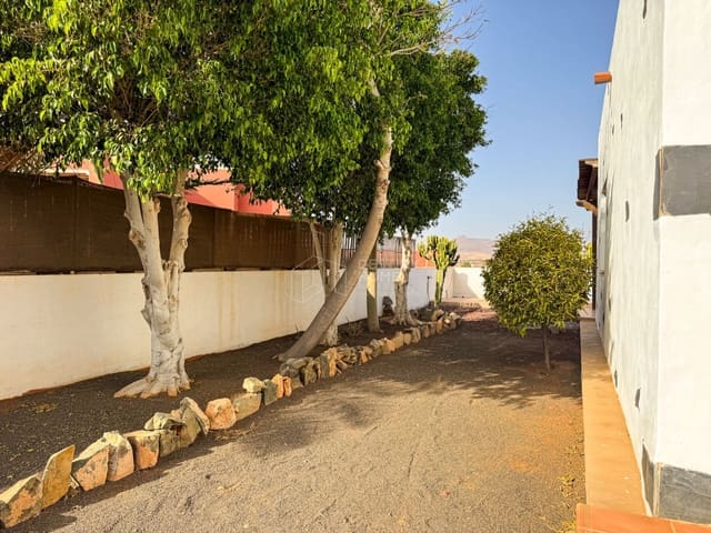 3 soveværelse Villa til salg i Tuineje med garage - € 390.000 (Ref: 9219742)