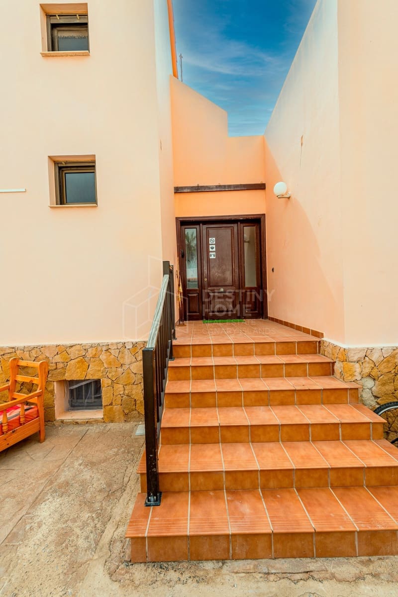 5 soveværelse Villa til salg i Corralejo med swimmingpool garage - € 980.000 (Ref: 9228300)