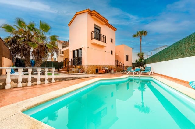 5 soveværelse Villa til salg i Corralejo, La Oliva med swimmingpool garage - € 980.000 (Ref: 9228300)