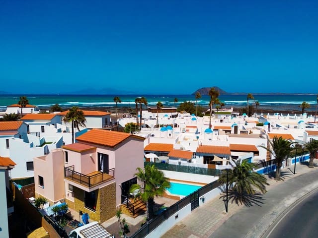 5 soveværelse Villa til salg i Corralejo, La Oliva med swimmingpool garage - € 980.000 (Ref: 9228300)