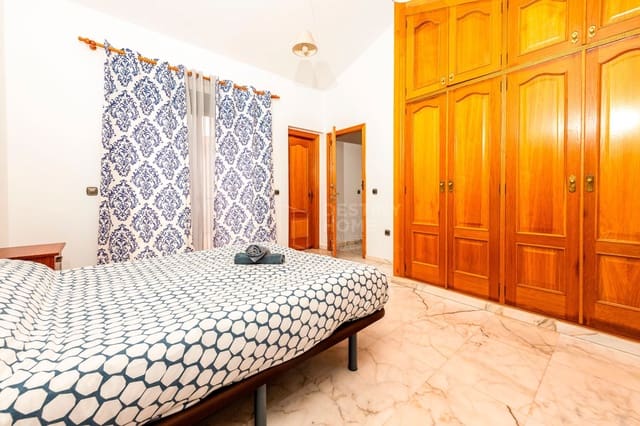 5 soveværelse Villa til salg i Corralejo, La Oliva med swimmingpool garage - € 980.000 (Ref: 9228300)