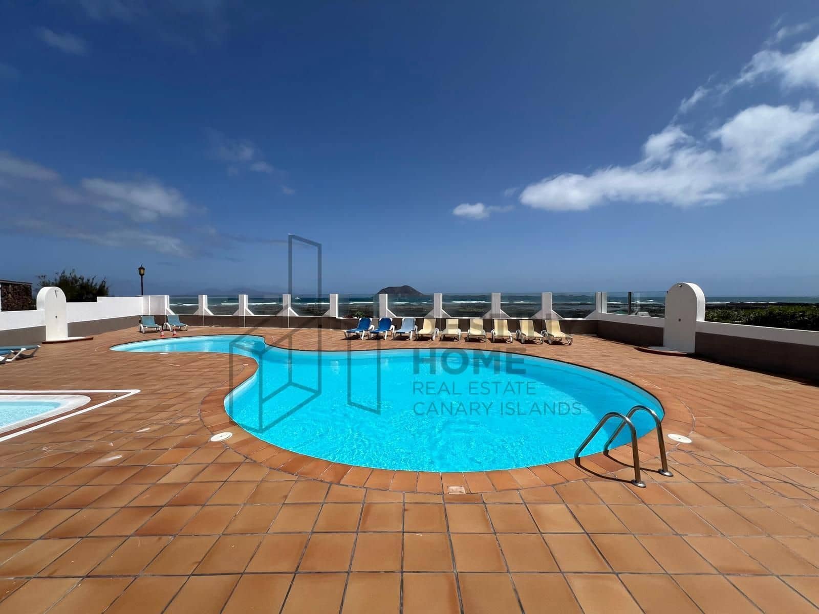 2 soveværelse Semi-Rækkehus til salg i Corralejo med swimmingpool - € 565.000 (Ref: 9228301)