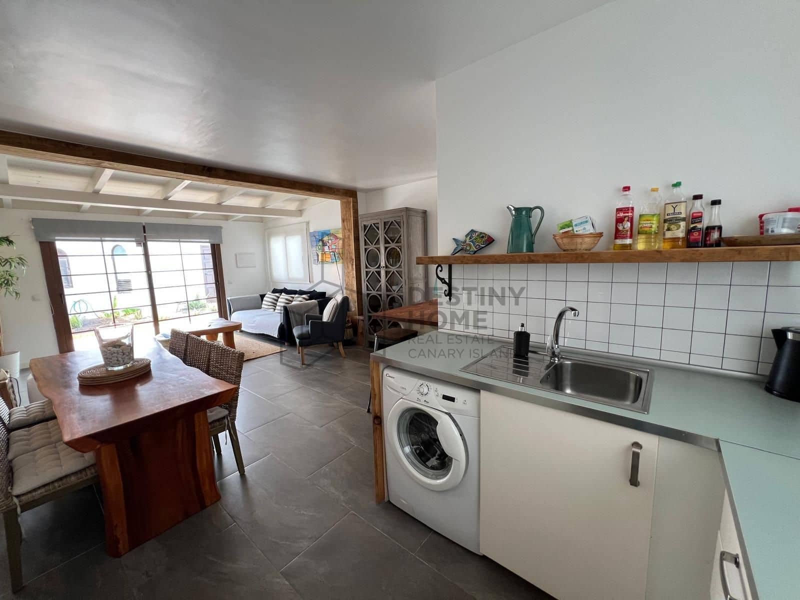 2 soveværelse Semi-Rækkehus til salg i Corralejo med swimmingpool - € 565.000 (Ref: 9228301)