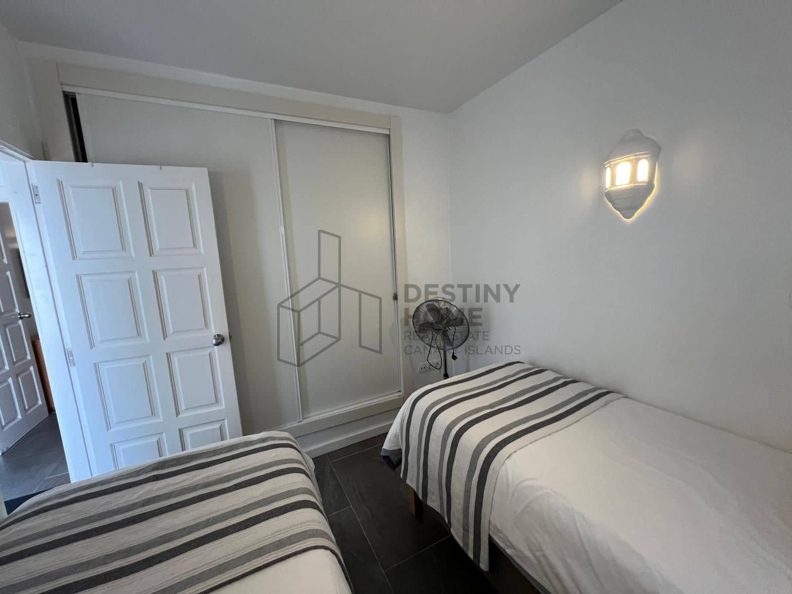 2 soveværelse Semi-Rækkehus til salg i Corralejo med swimmingpool - € 565.000 (Ref: 9228301)