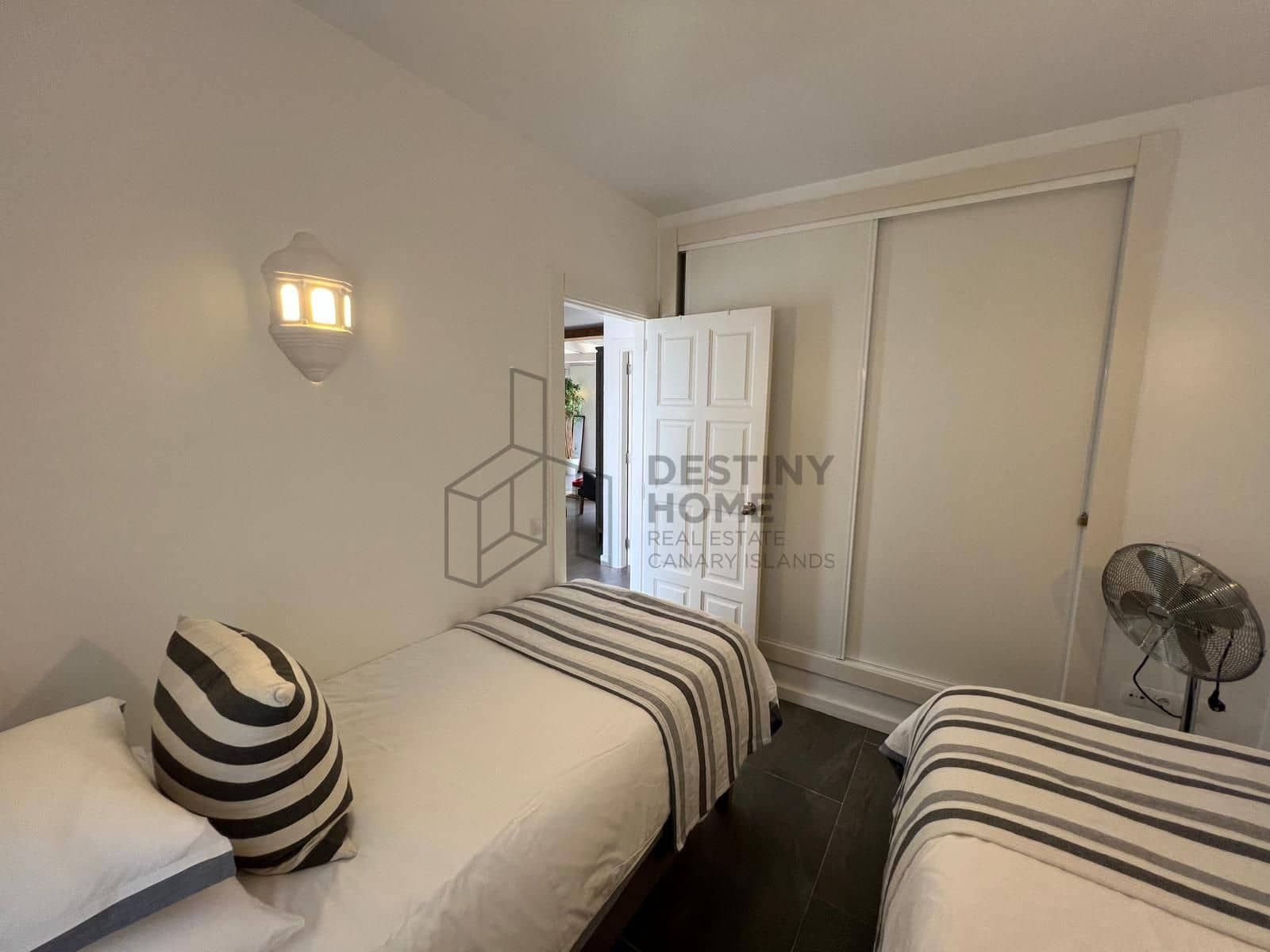 2 soveværelse Semi-Rækkehus til salg i Corralejo med swimmingpool - € 565.000 (Ref: 9228301)