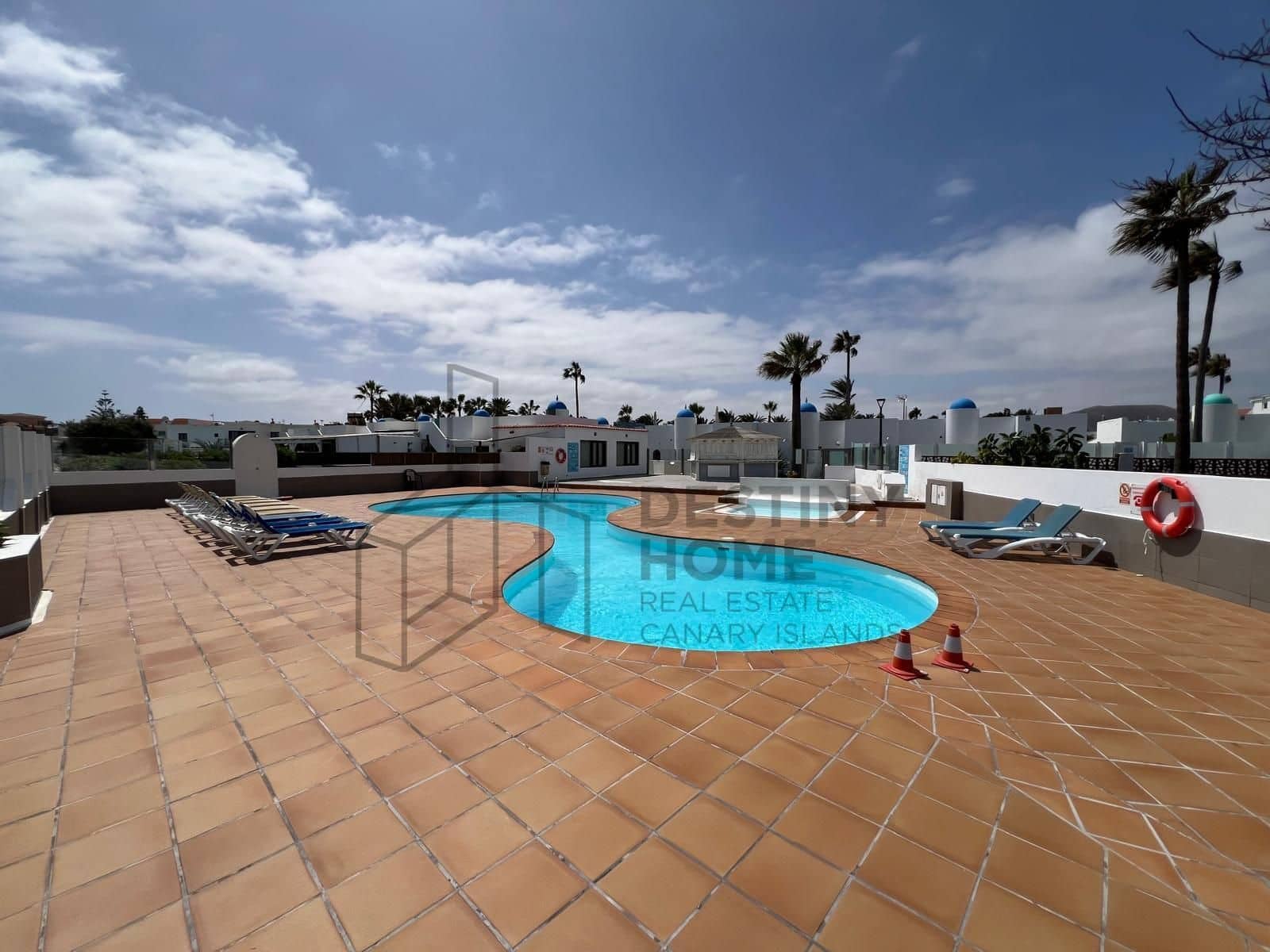 2 soveværelse Semi-Rækkehus til salg i Corralejo med swimmingpool - € 565.000 (Ref: 9228301)