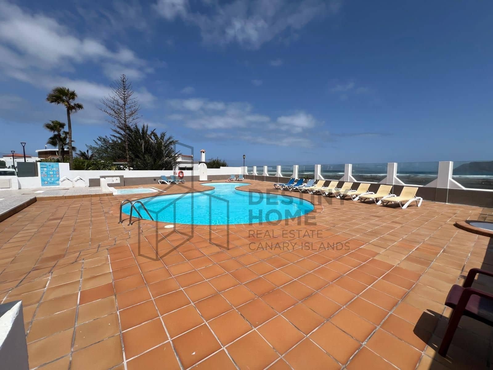 2 soveværelse Semi-Rækkehus til salg i Corralejo med swimmingpool - € 565.000 (Ref: 9228301)
