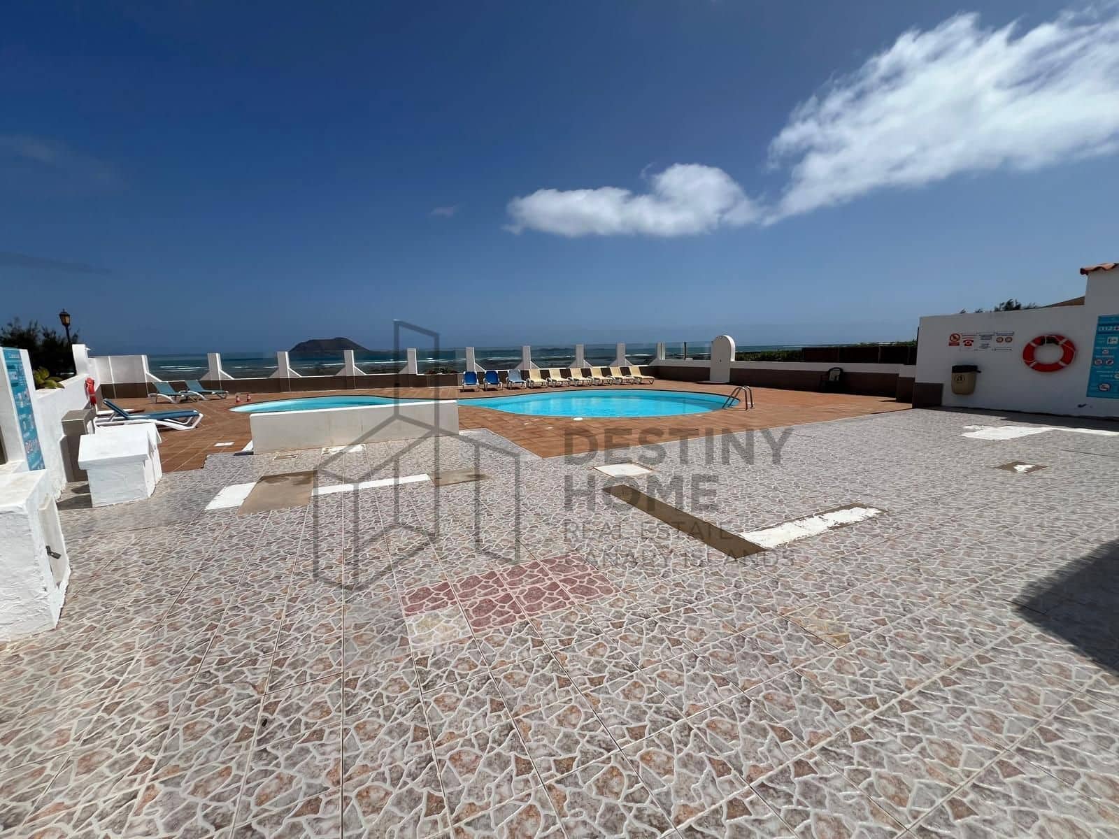 2 soveværelse Semi-Rækkehus til salg i Corralejo med swimmingpool - € 565.000 (Ref: 9228301)