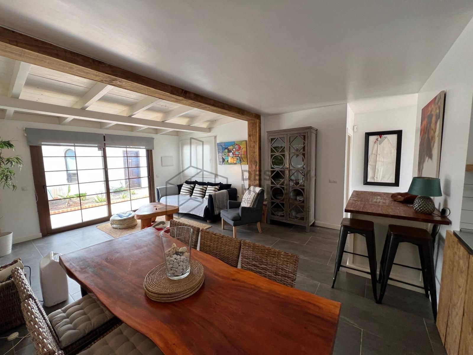 2 soveværelse Semi-Rækkehus til salg i Corralejo med swimmingpool - € 565.000 (Ref: 9228301)