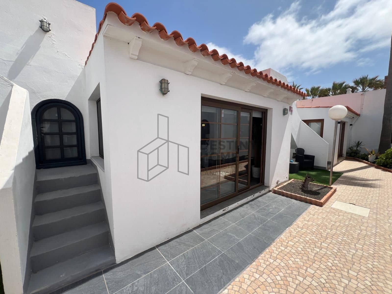 2 soveværelse Semi-Rækkehus til salg i Corralejo med swimmingpool - € 565.000 (Ref: 9228301)