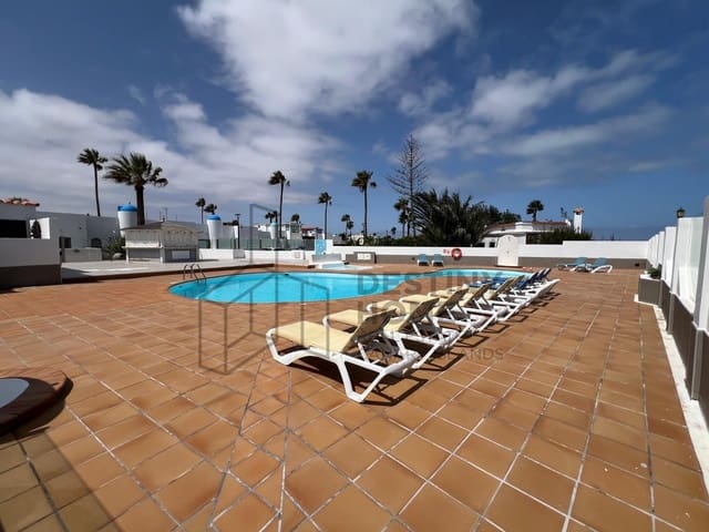 2 quarto Moradia Geminada para venda em Corralejo, La Oliva com piscina - 565 000 € (Ref: 9228301)
