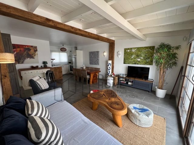 2 quarto Moradia Geminada para venda em Corralejo, La Oliva com piscina - 565 000 € (Ref: 9228301)