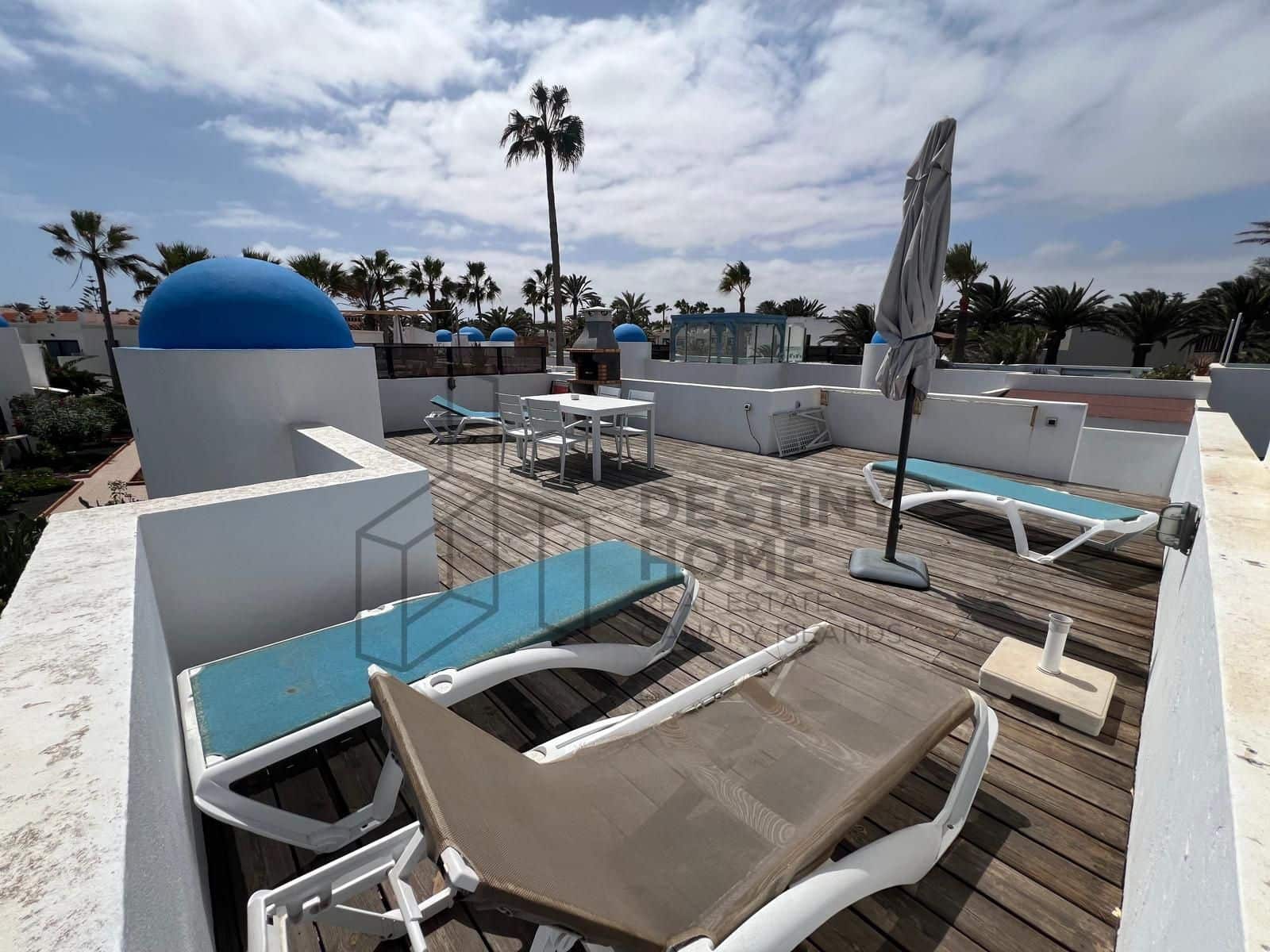 2 soveværelse Semi-Rækkehus til salg i Corralejo med swimmingpool - € 565.000 (Ref: 9228301)