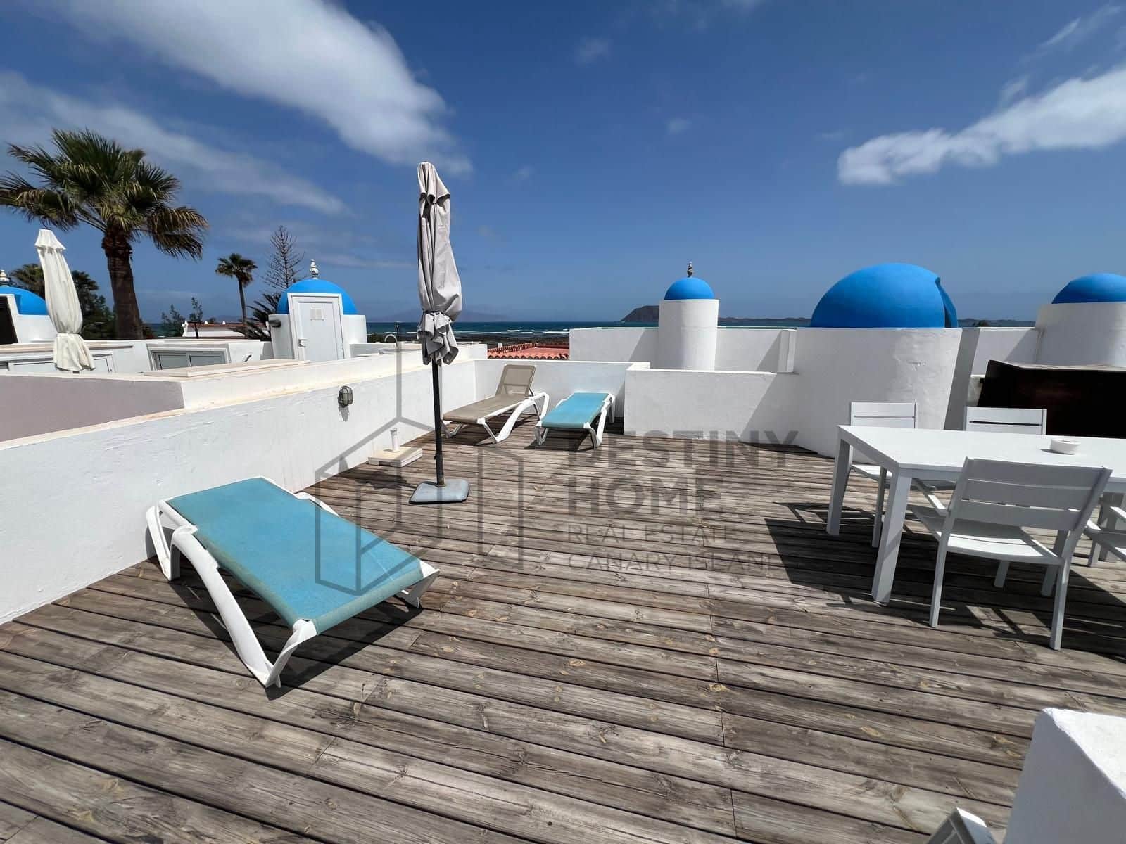 2 soveværelse Semi-Rækkehus til salg i Corralejo med swimmingpool - € 565.000 (Ref: 9228301)
