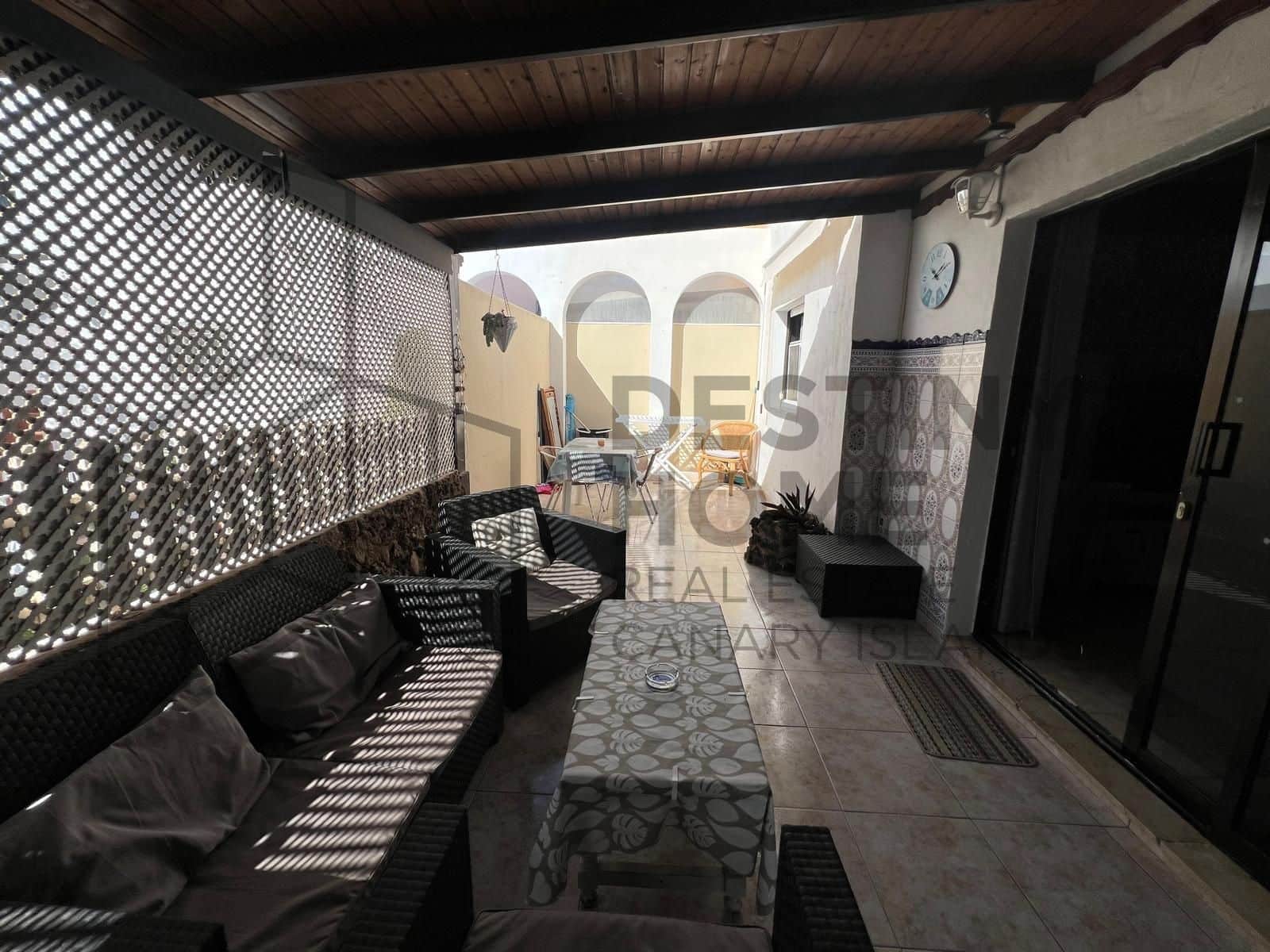 3 sovrum Semi-fristående Villa till salu i Corralejo med garage - 550 000 € (Ref: 9256805)