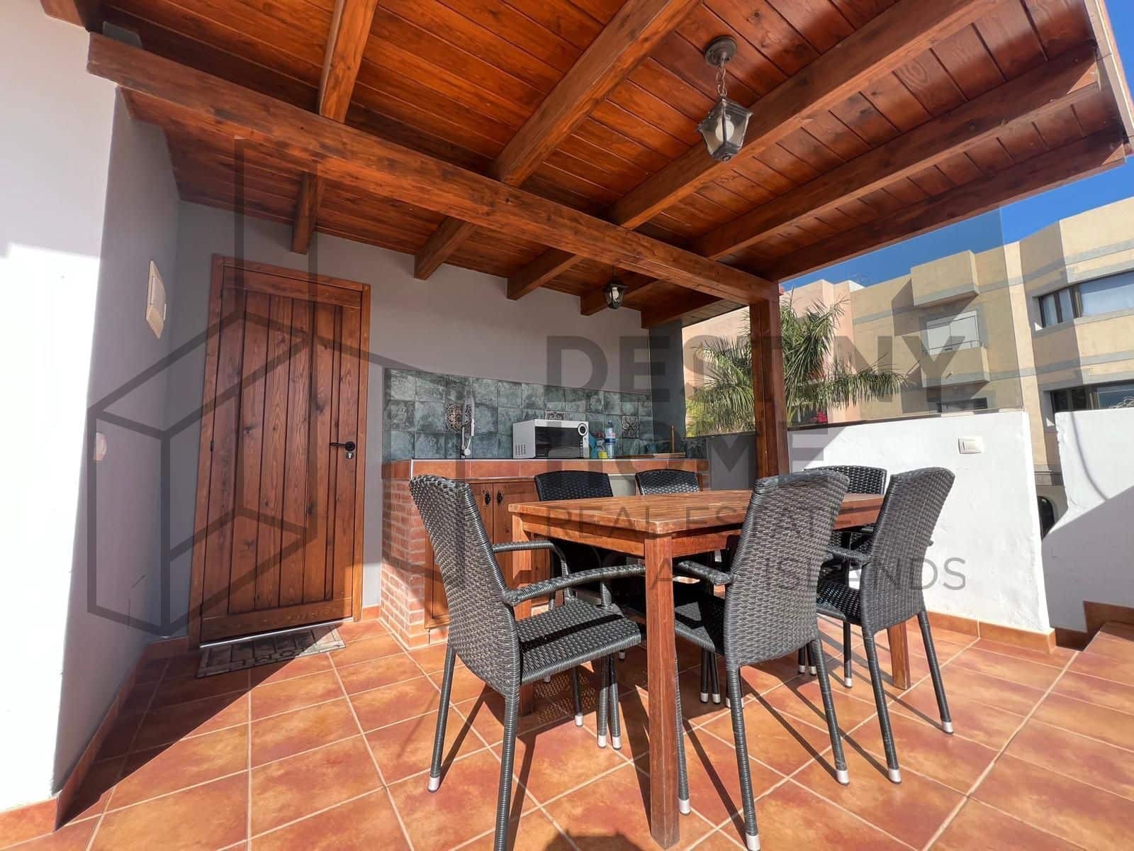 3 sovrum Semi-fristående Villa till salu i Corralejo med garage - 550 000 € (Ref: 9256805)