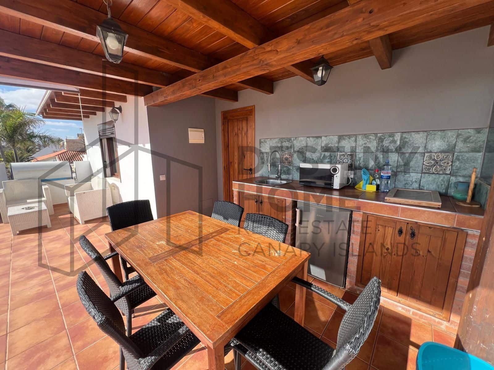 3 sovrum Semi-fristående Villa till salu i Corralejo med garage - 550 000 € (Ref: 9256805)