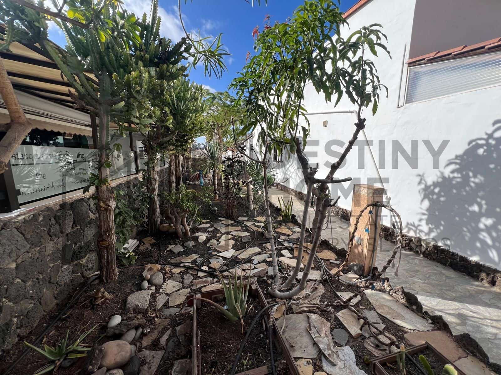 3 sovrum Semi-fristående Villa till salu i Corralejo med garage - 550 000 € (Ref: 9256805)