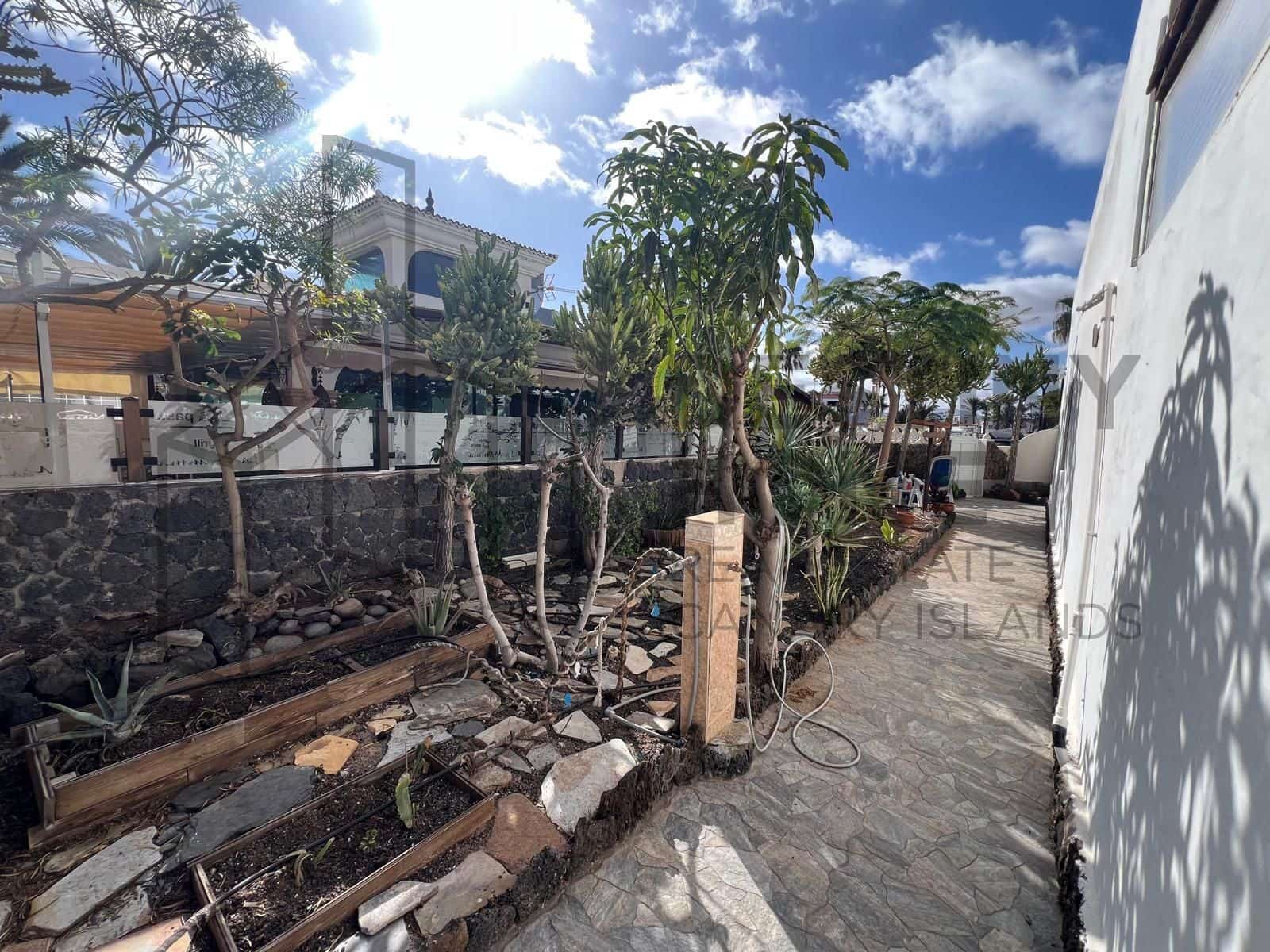 3 sovrum Semi-fristående Villa till salu i Corralejo med garage - 550 000 € (Ref: 9256805)