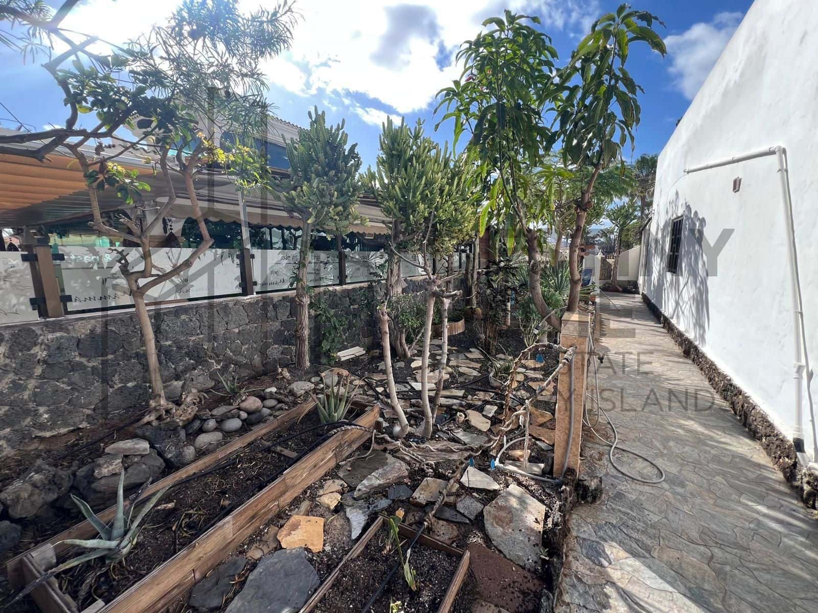 3 sovrum Semi-fristående Villa till salu i Corralejo med garage - 550 000 € (Ref: 9256805)