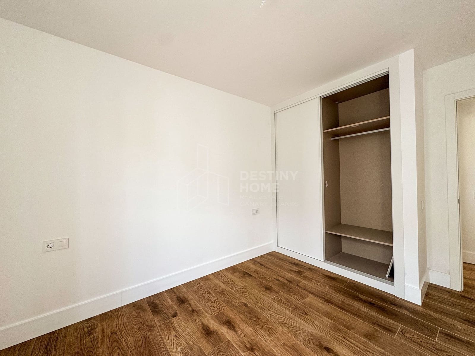 3 sypialnia Apartament na sprzedaż w Corralejo z garażem - 335 000 € (Ref: 9344403)