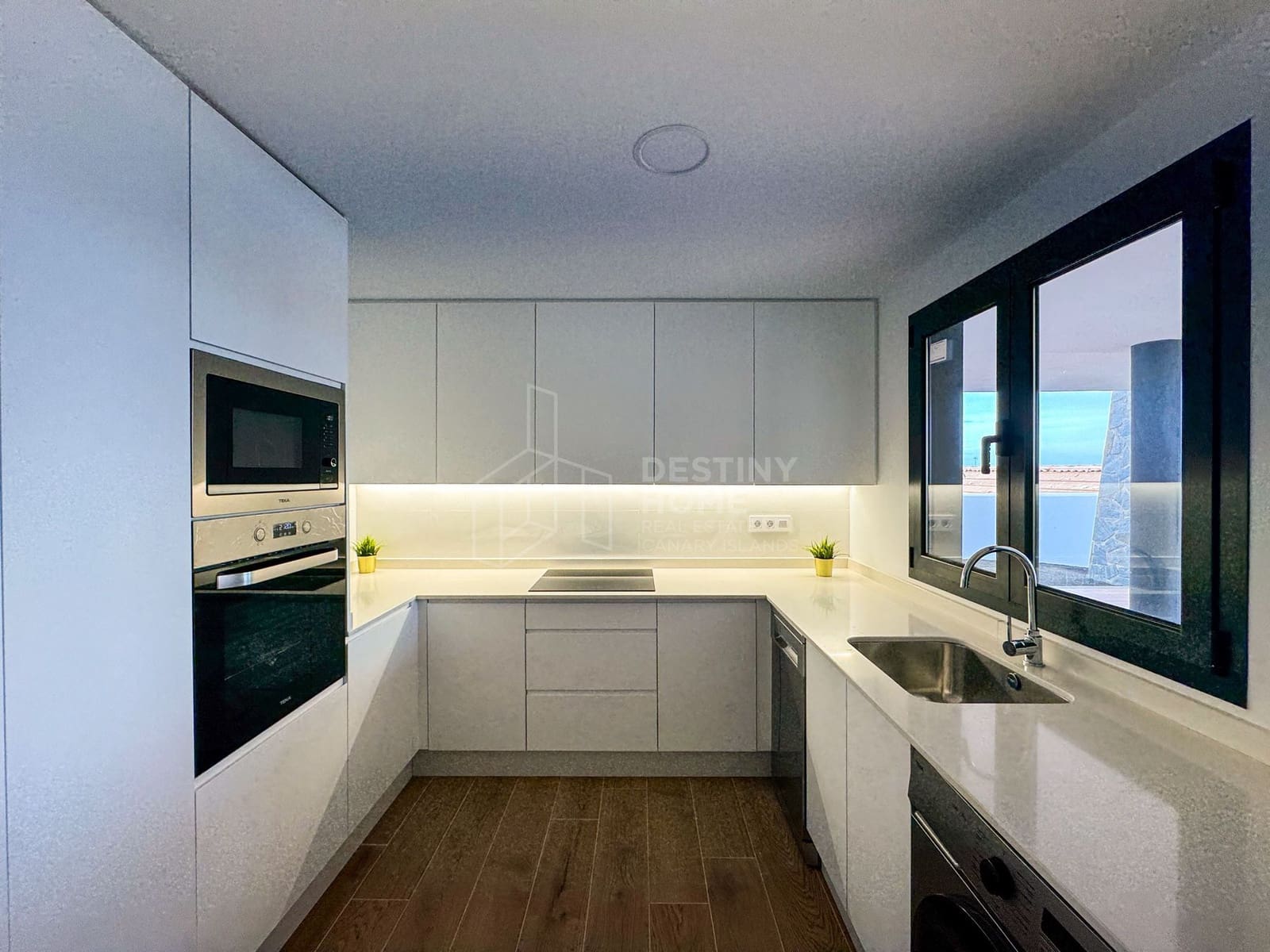 3 sypialnia Apartament na sprzedaż w Corralejo z garażem - 335 000 € (Ref: 9344403)