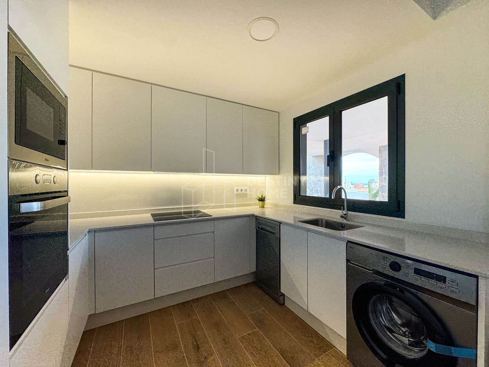 3 sypialnia Apartament na sprzedaż w Corralejo z garażem - 335 000 € (Ref: 9344403)