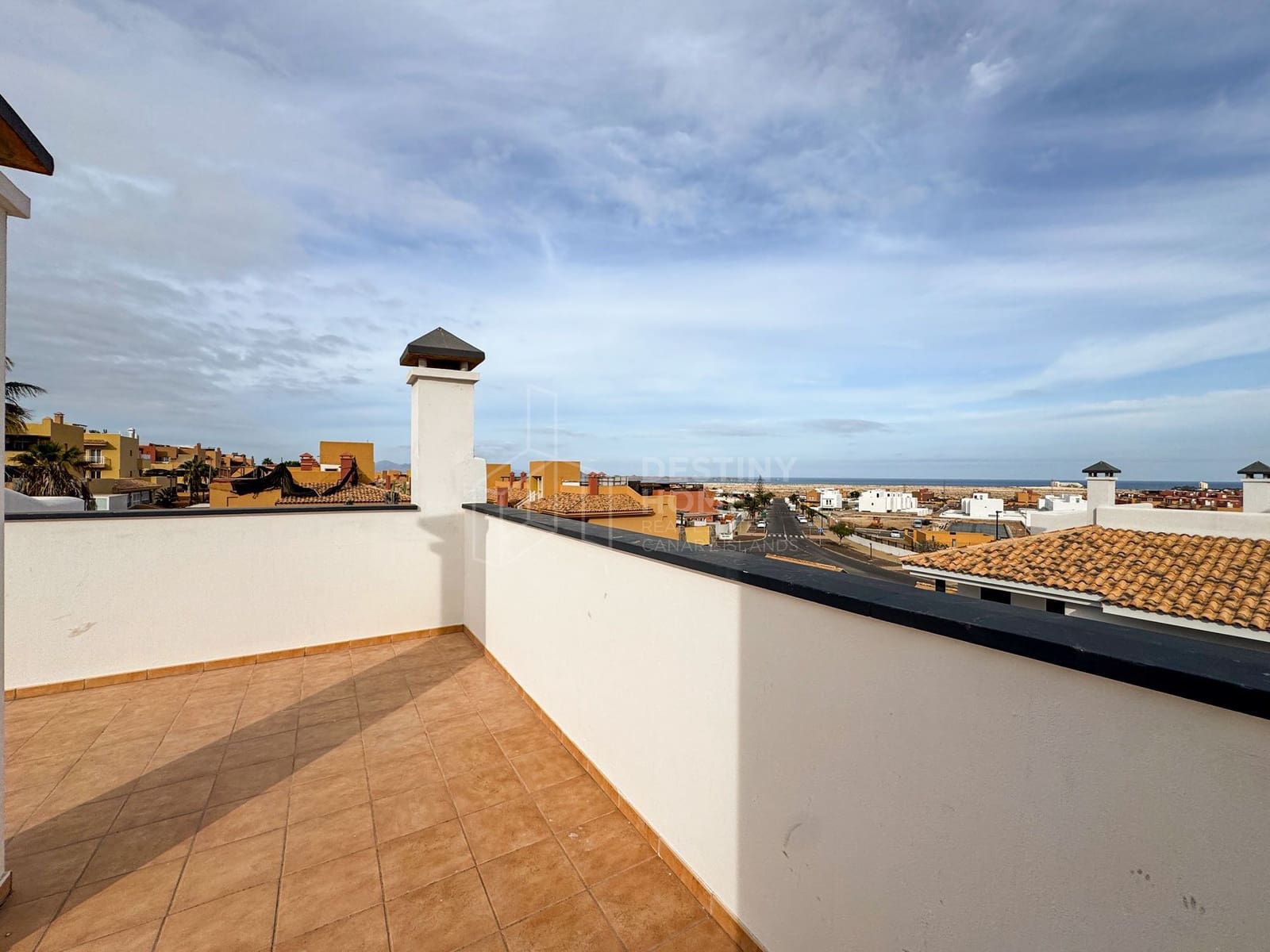 3 sypialnia Apartament na sprzedaż w Corralejo z garażem - 335 000 € (Ref: 9344403)