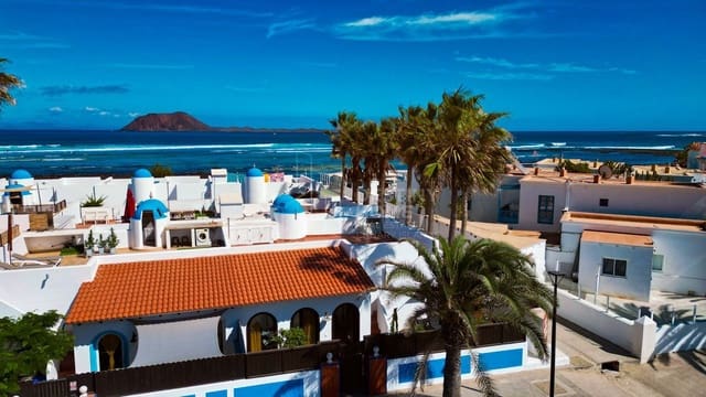 2 slaapkamer Villa te koop in Corralejo, La Oliva - € 540.000 (Ref: 9346945)