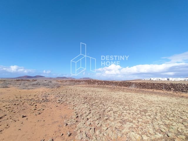 Grunde uden byggetilladelser til salg i Villaverde, La Oliva - € 250.000 (Ref: 9406421)