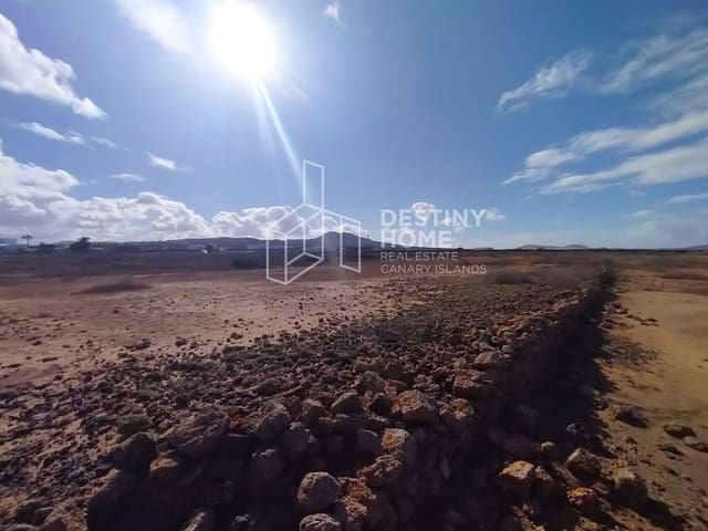 Grunde uden byggetilladelser til salg i Villaverde, La Oliva - € 250.000 (Ref: 9406421)