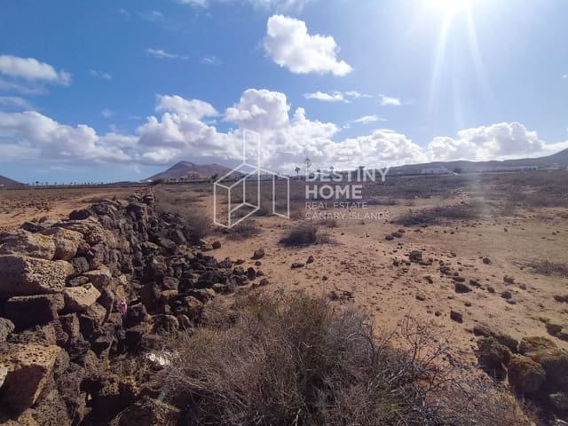 Grunde uden byggetilladelser til salg i Villaverde, La Oliva - € 250.000 (Ref: 9406421)