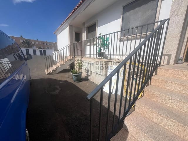 4 chambre Villa/Maison à vendre à Nuevo Horizonte, Antigua avec piscine garage - 340 000 € (Ref: 9422034)