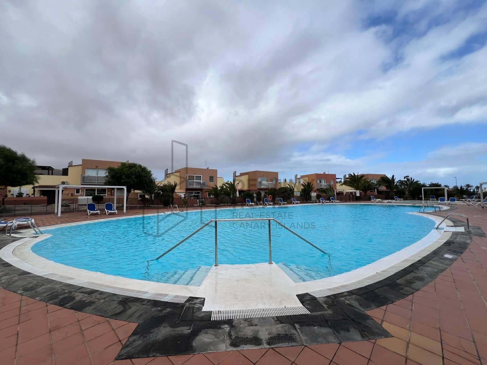 3 bedroom Apartment for sale in Corralejo with pool - € 290,000 (Ref: 9451972)