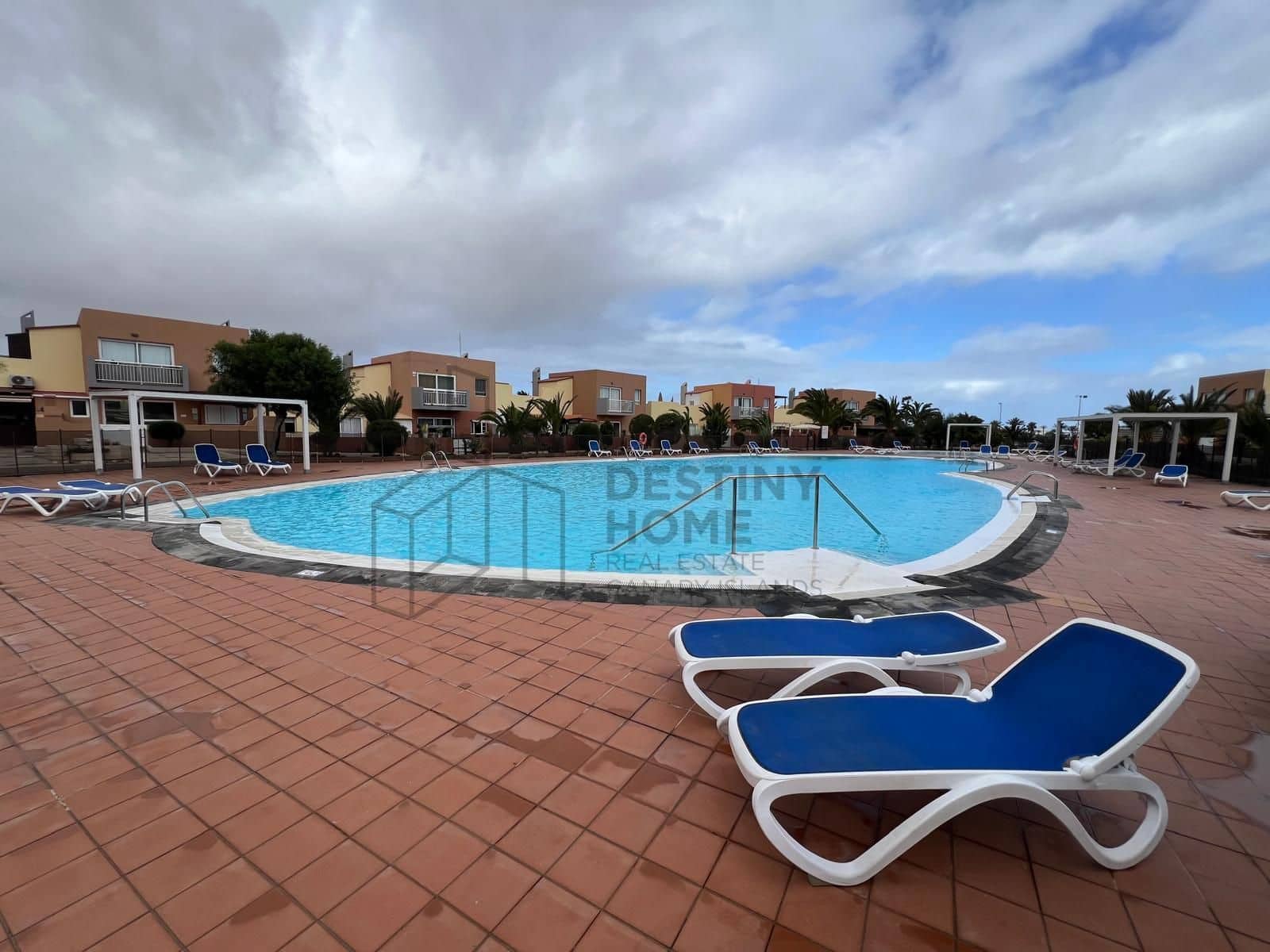3 bedroom Apartment for sale in Corralejo with pool - € 290,000 (Ref: 9451972)