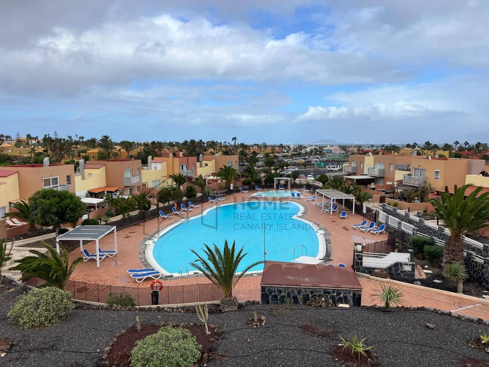 3 bedroom Apartment for sale in Corralejo with pool - € 290,000 (Ref: 9451972)