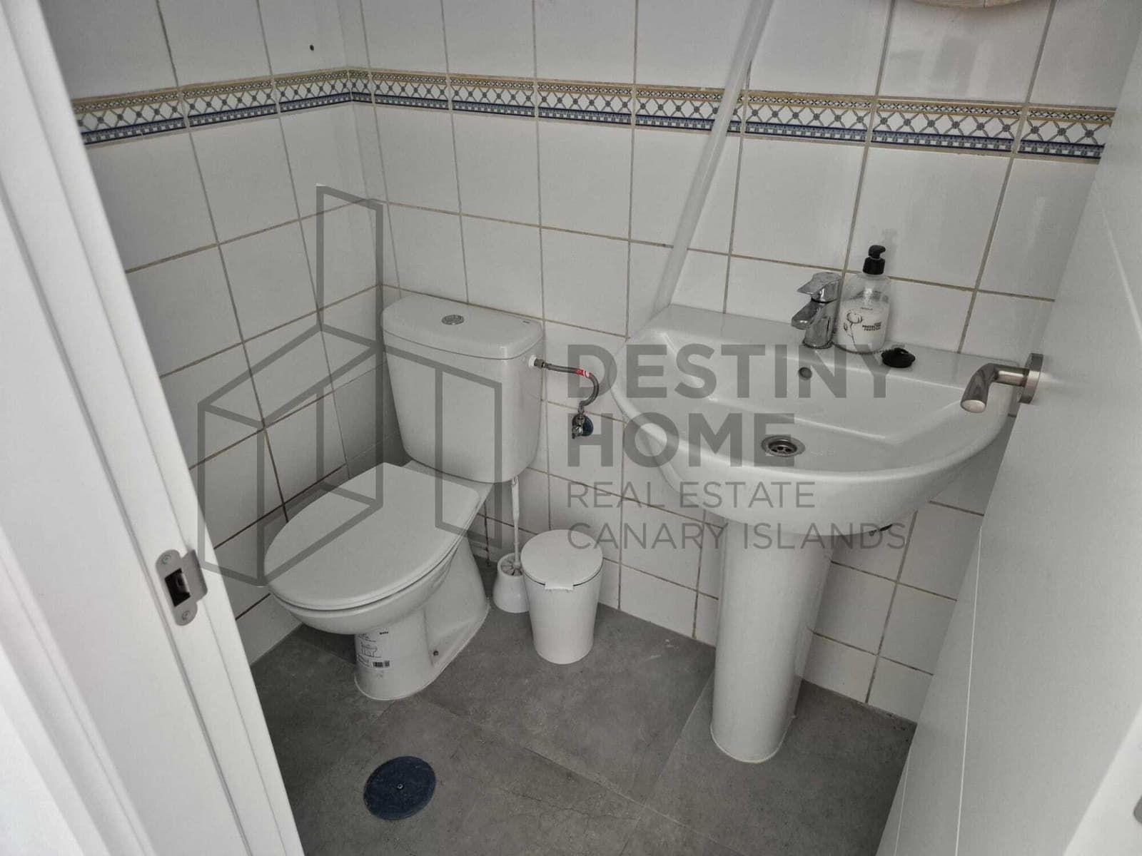 Kommersiell til salgs i Puerto del Rosario - € 150 000 (Ref: 9451973)