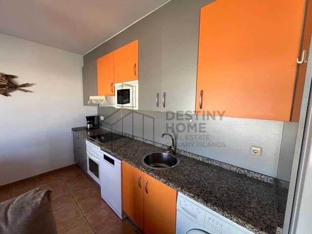 2 soverom Leilighet til salgs i El Cotillo, La Oliva med svømmebasseng garasje - € 320 000 (Ref: 9470828)