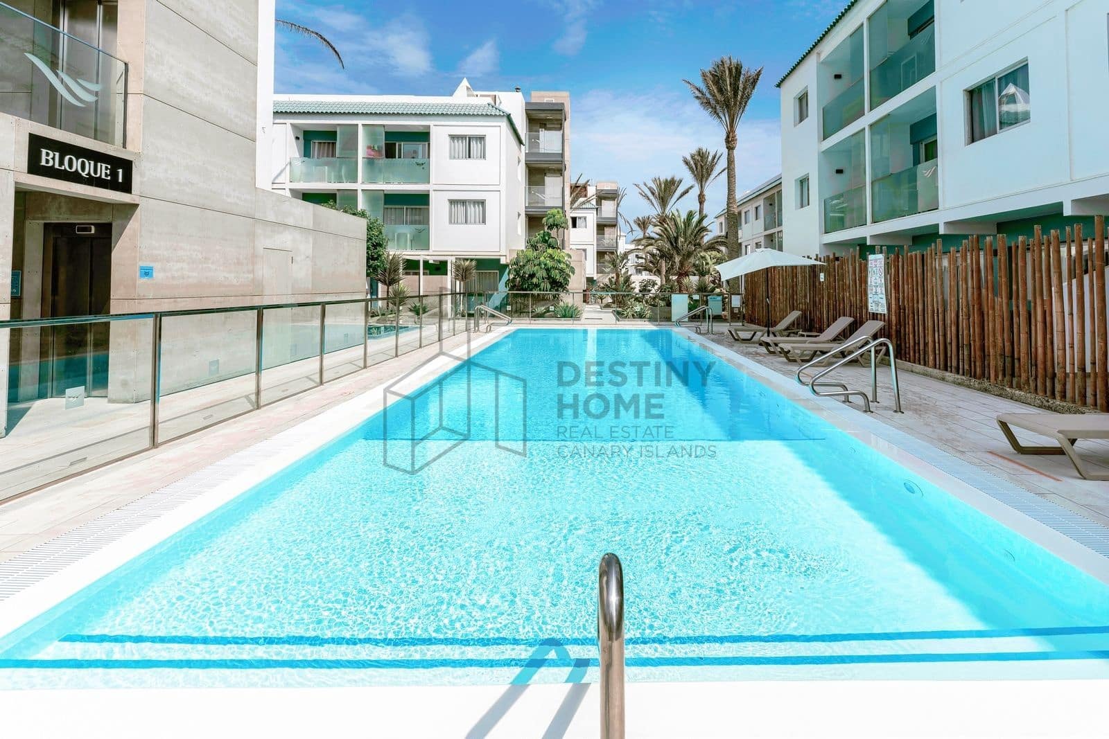 1 bedroom Apartment for sale in Corralejo with pool - € 195,000 (Ref: 9494311)