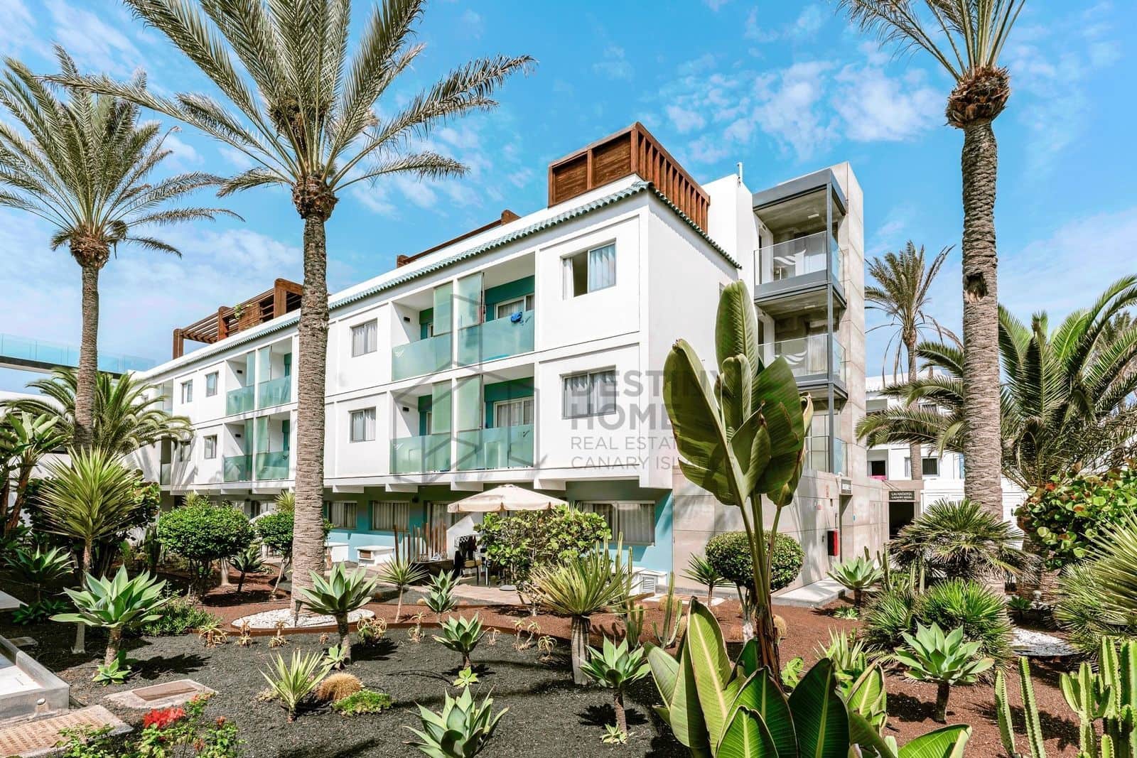 1 bedroom Apartment for sale in Corralejo with pool - € 195,000 (Ref: 9494311)