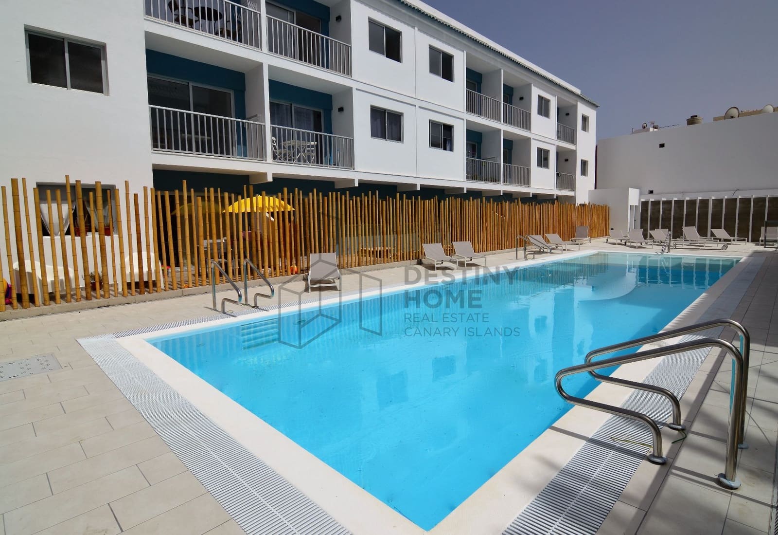1 bedroom Apartment for sale in Corralejo with pool - € 195,000 (Ref: 9494311)