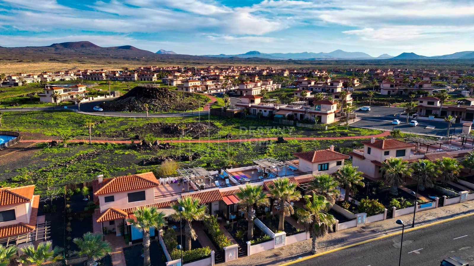 2 bedroom Semi-detached Villa for sale in Lajares with pool garage - € 369,000 (Ref: 9496937)