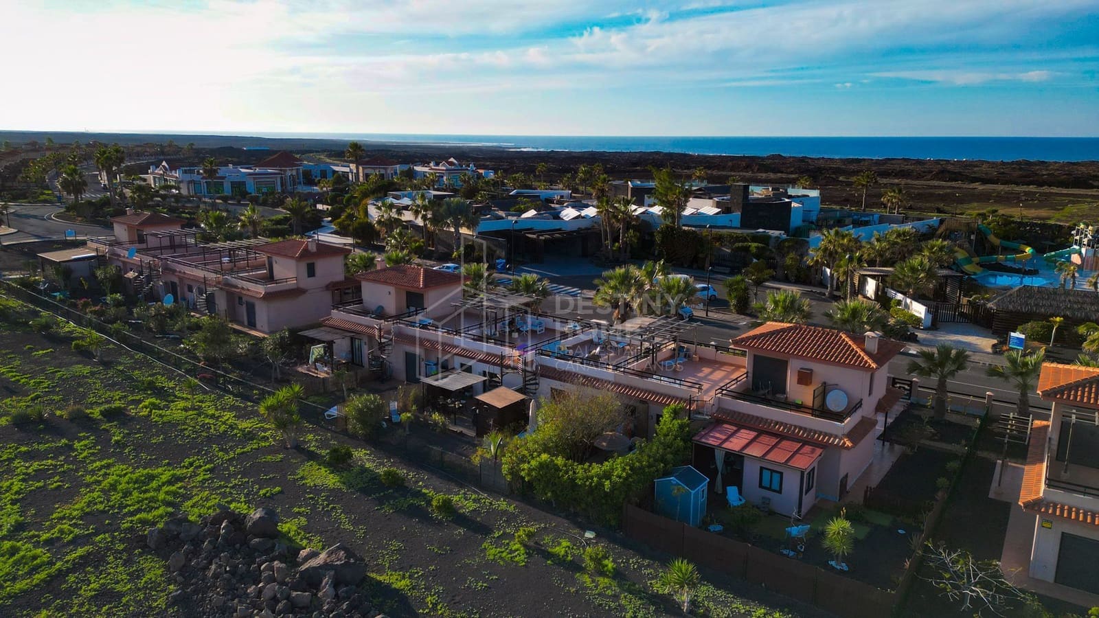 2 bedroom Semi-detached Villa for sale in Lajares with pool garage - € 369,000 (Ref: 9496937)