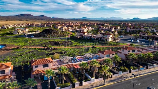 2 camera da letto Villetta Bifamiliare in vendita in Lajares, La Oliva con piscina garage - 369.000 € (Rif: 9496937)