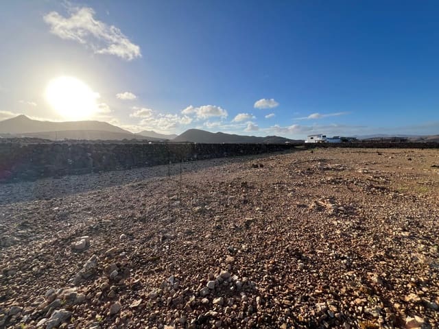 Grunde uden byggetilladelser til salg i Tindaya, La Oliva - € 119.000 (Ref: 9518522)