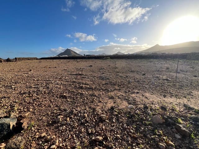 Grunde uden byggetilladelser til salg i Tindaya, La Oliva - € 119.000 (Ref: 9518522)