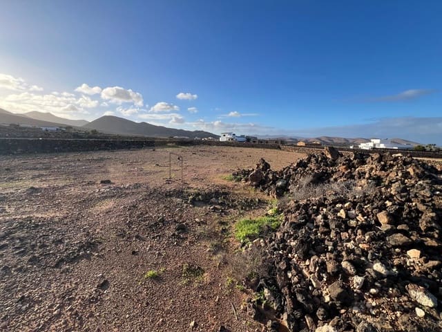 Grunde uden byggetilladelser til salg i Tindaya, La Oliva - € 119.000 (Ref: 9518522)