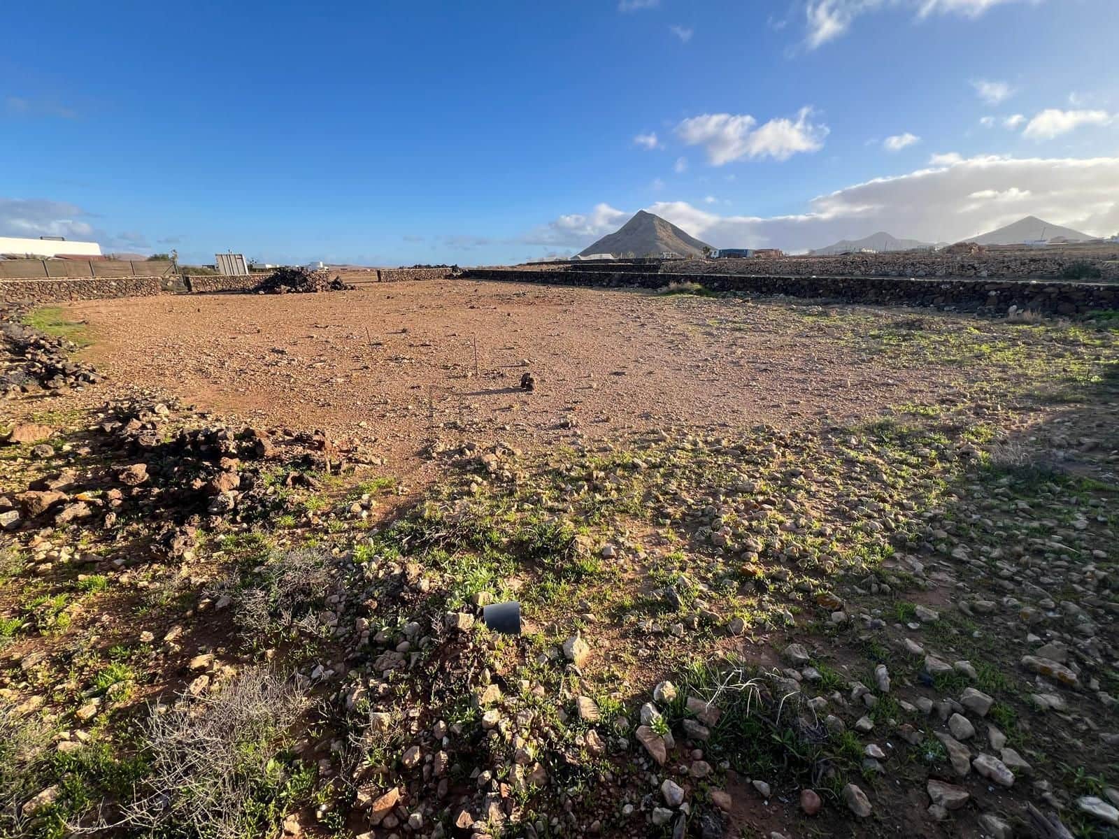 Grunde uden byggetilladelser til salg i Tindaya - € 119.000 (Ref: 9518522)