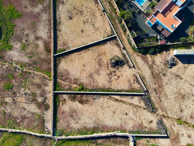 Ubebygd land til salgs i Tindaya, La Oliva - € 119 000 (Ref: 9518522)